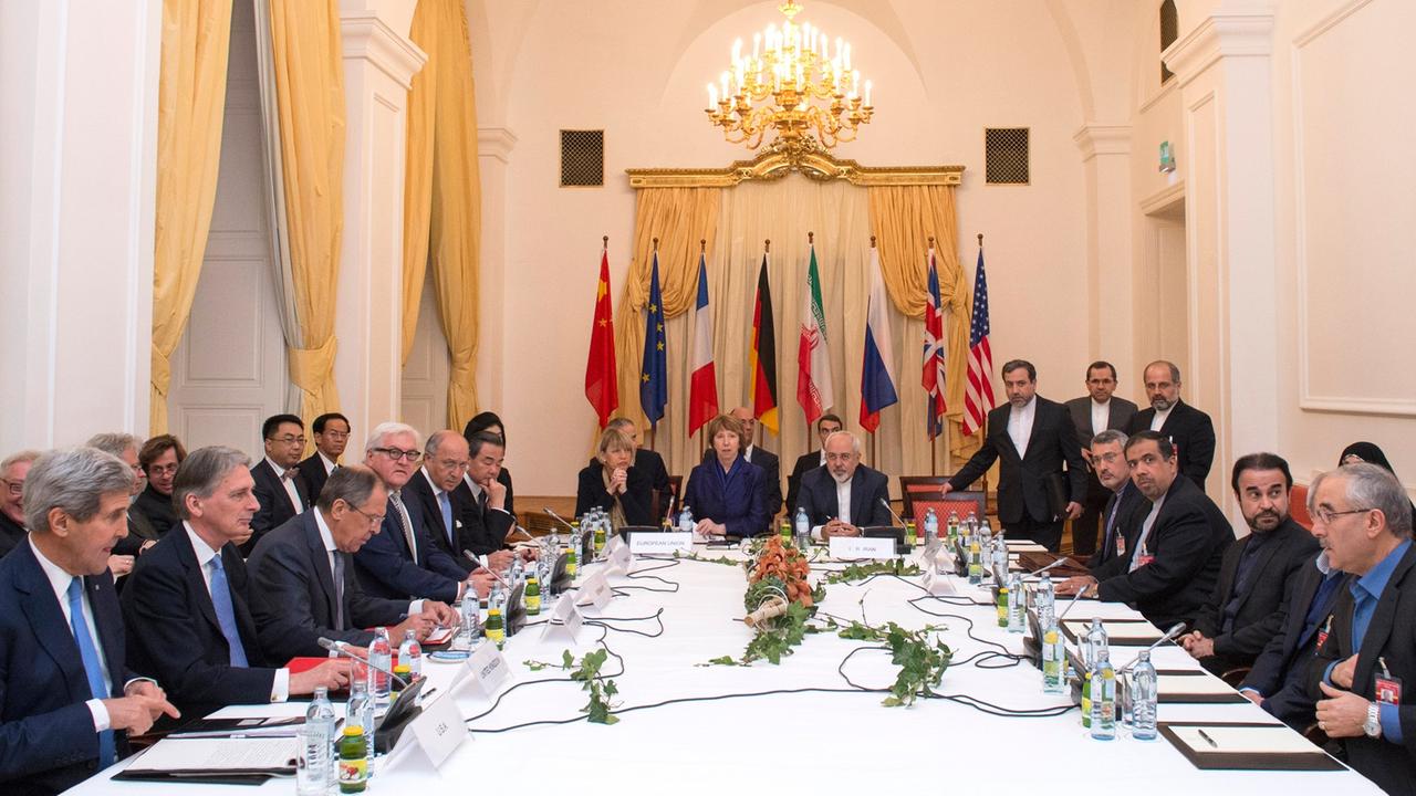 November 2014: Verhandlungen in Wien über das iranische Atomprogramm. November 2014: Verhandlungen in Wien über das iranische Atomprogramm.