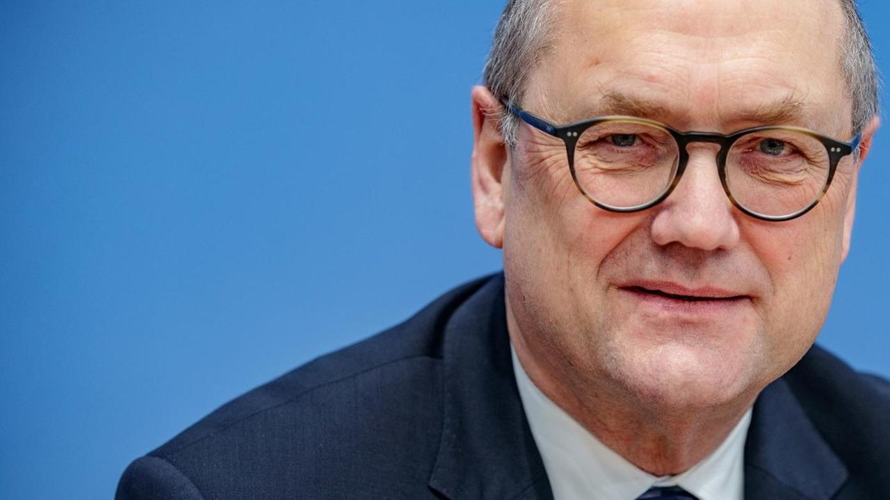 Das Foto zeigt den Prälat und Bundestags-Seelsorger Martin Dutzmann. Das Foto zeigt den Prälat und Bundestags-Seelsorger Martin Dutzmann.