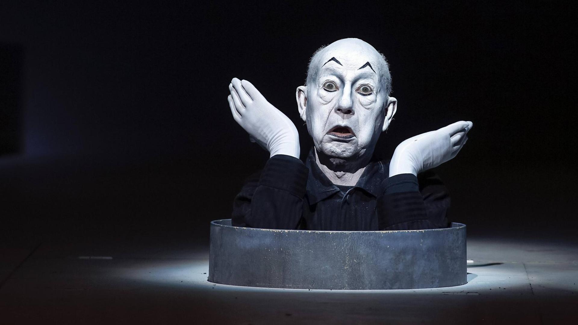 Der Schauspieler Jürgen Holtz bei den Proben zu Samuel Becketts "Endspiel". Der Schauspieler Jürgen Holtz bei den Proben zu Samuel Becketts "Endspiel".