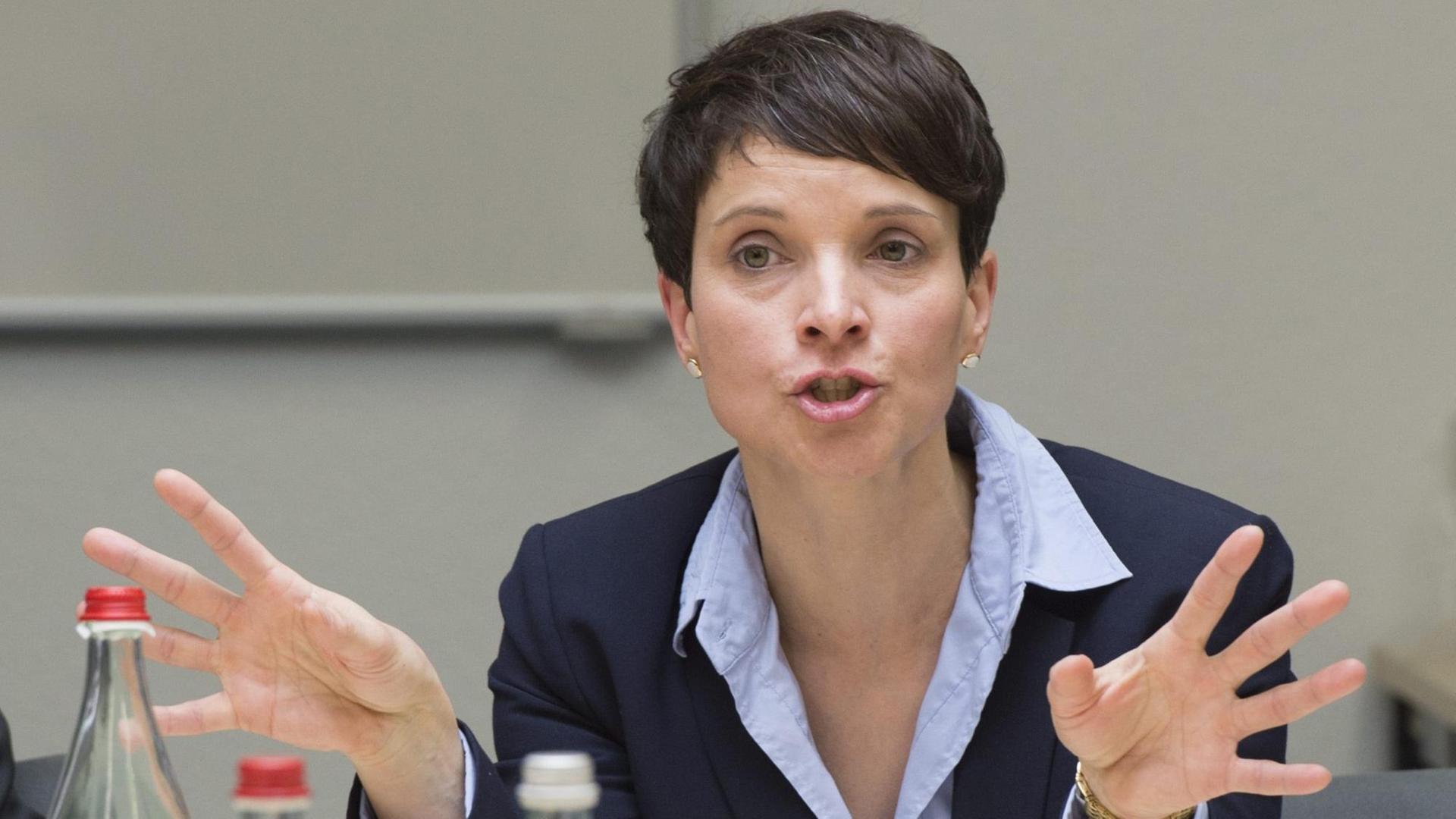 Die AfD-Vorstandssprecherin Frauke Petry. Die AfD-Vorstandssprecherin Frauke Petry.