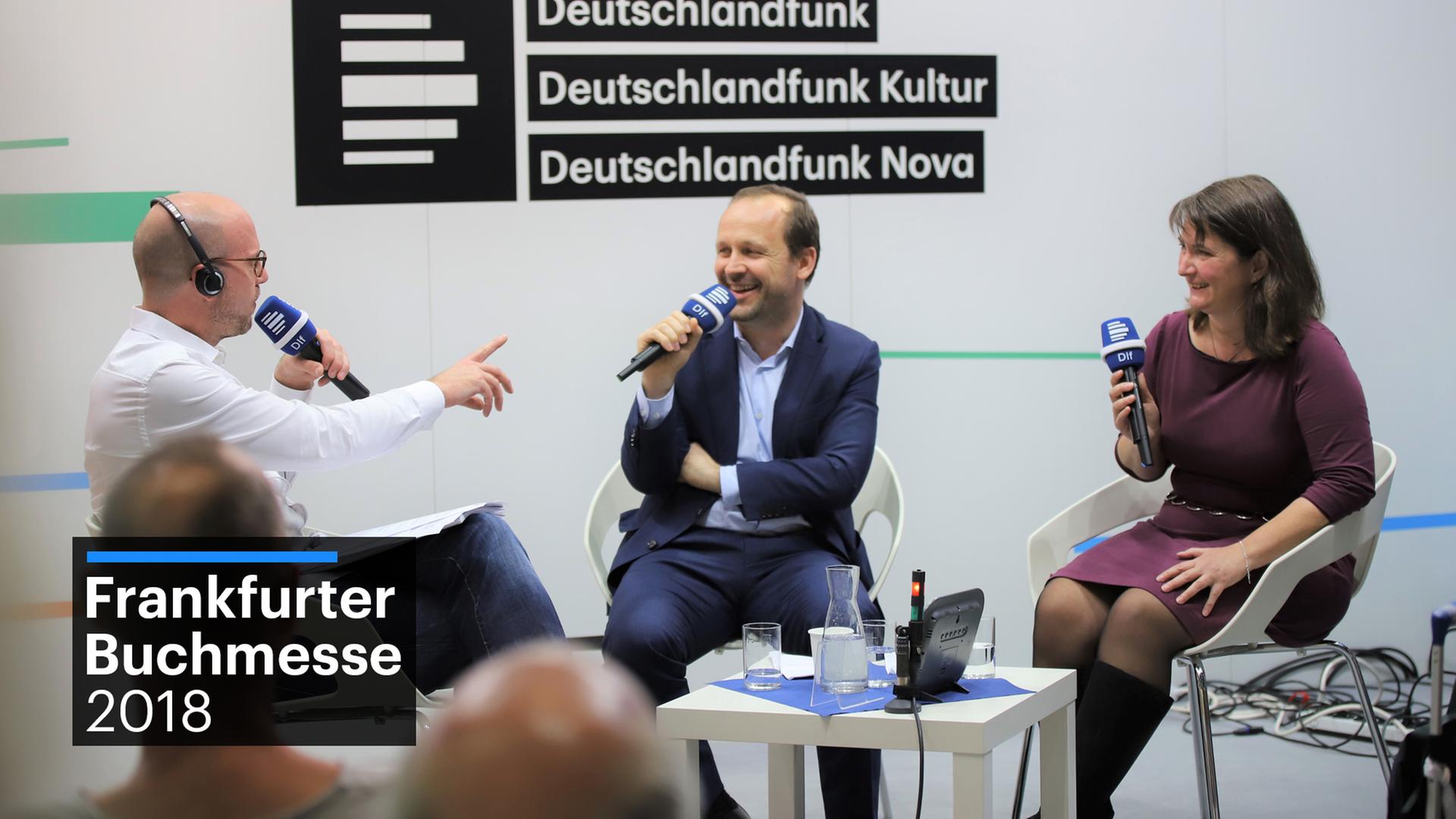 Daniel Kampa und Kirsten Reimers im Gespräch auf der DLF-Buchmessenbühne Daniel Kampa und Kirsten Reimers im Gespräch auf der DLF-Buchmessenbühne