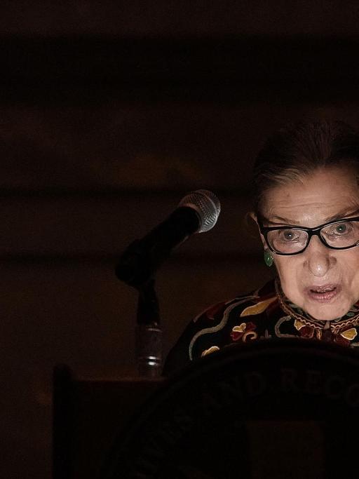 Richterin Ruth Bader Ginsburg spricht bei einer Zeremonie des Nationalarchivs am 14. Dezember 2018.