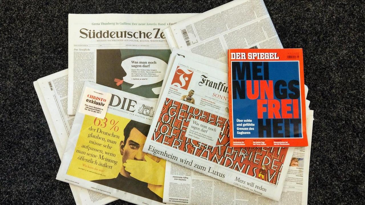 Zeitungstitel zum Thema "Meinungsfreiheit": Die "Süddeutsche Zeitung" vom 25.10.2019, "Die Zeit" vom 30.10.2019, "Der Spiegel" vom 02.11.2019 und die "Frankfurter Allgemeine Sonntagszeitung" vom 03.11.2019 Zeitungstitel zum Thema "Meinungsfreiheit": Die "Süddeutsche Zeitung" vom 25.10.2019, "Die Zeit" vom 30.10.2019, "Der Spiegel" vom 02.11.2019 und die "Frankfurter Allgemeine Sonntagszeitung" vom 03.11.2019