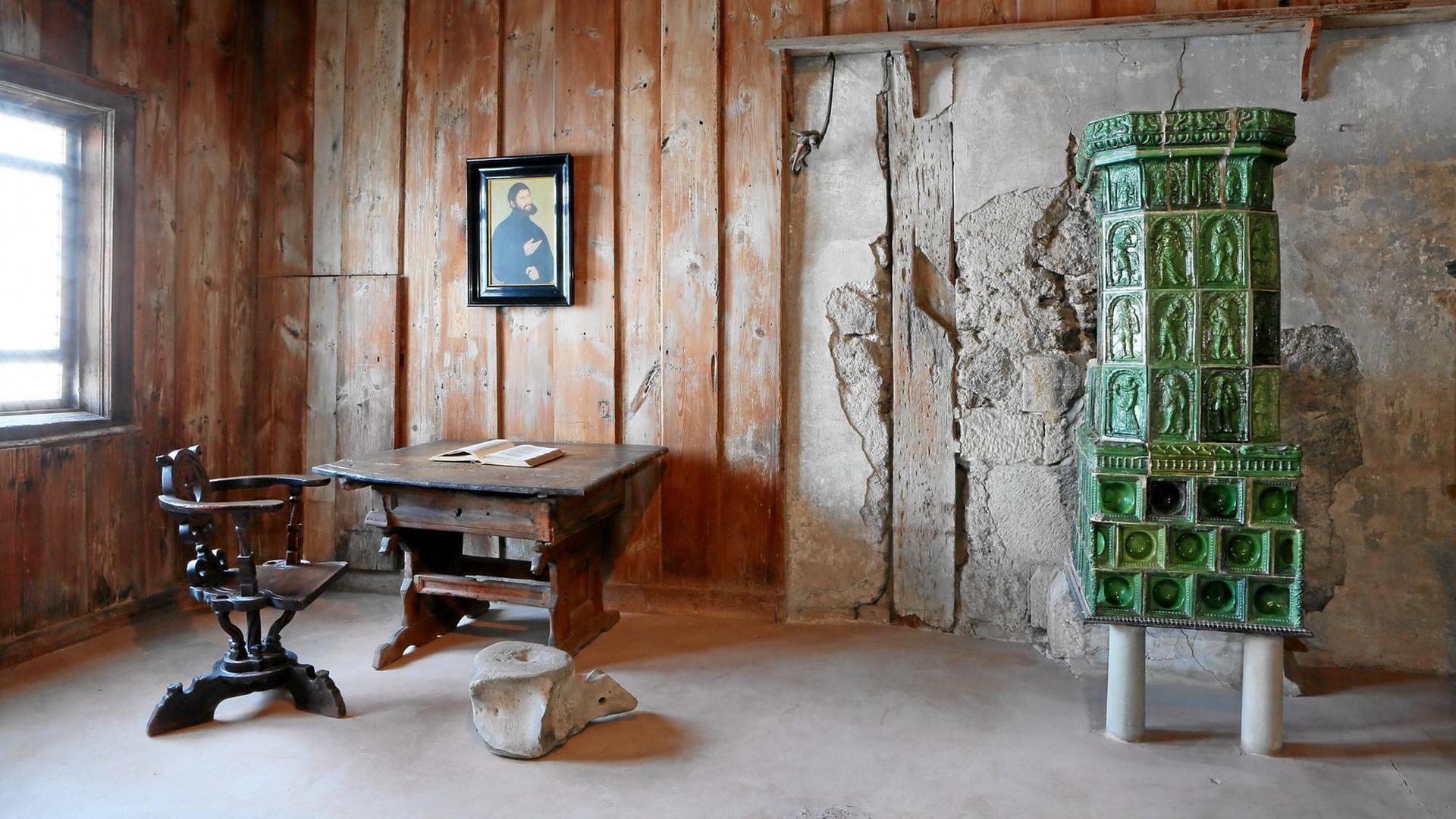 Die Lutherstube auf der Wartburg in Eisenach, zu sehen im Rahmen der Ausstellung "Luther und die Deutschen". Die Lutherstube auf der Wartburg in Eisenach, zu sehen im Rahmen der Ausstellung "Luther und die Deutschen".
