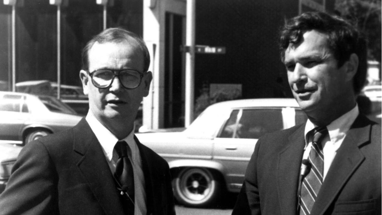 Schwarzweiß-Aufnahme von Reverend Donald Wildmon und Hodding Carter von 1981. Schwarzweiß-Aufnahme von Reverend Donald Wildmon und Hodding Carter von 1981.