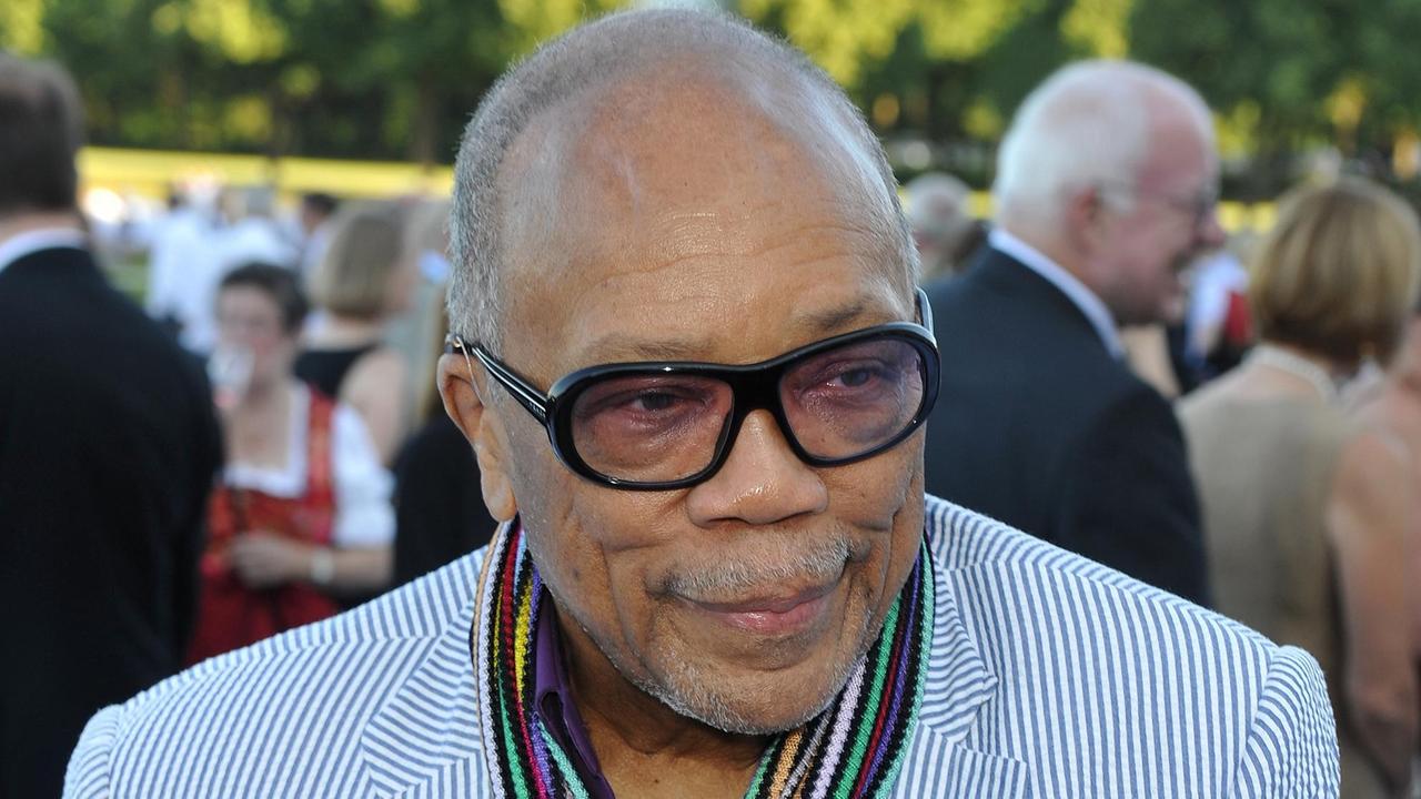 Der Musikproduzent Quincy Jones im Jahr 2015 beim Sommerempfang des Bayerischen Landtags. Der Musikproduzent Quincy Jones im Jahr 2015 beim Sommerempfang des Bayerischen Landtags.