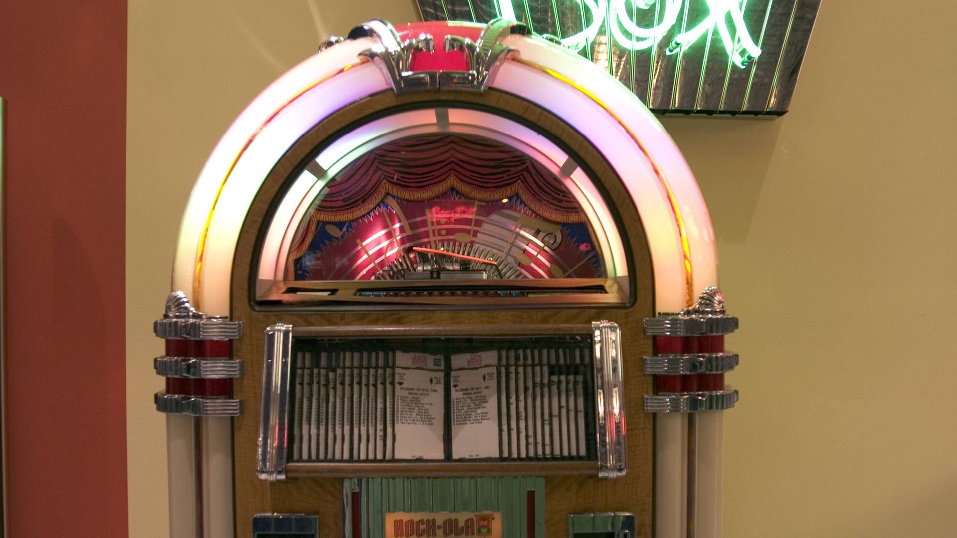 Eine Musikbox in einer Raststätte bei Berlin. Eine Musikbox in einer Raststätte bei Berlin.