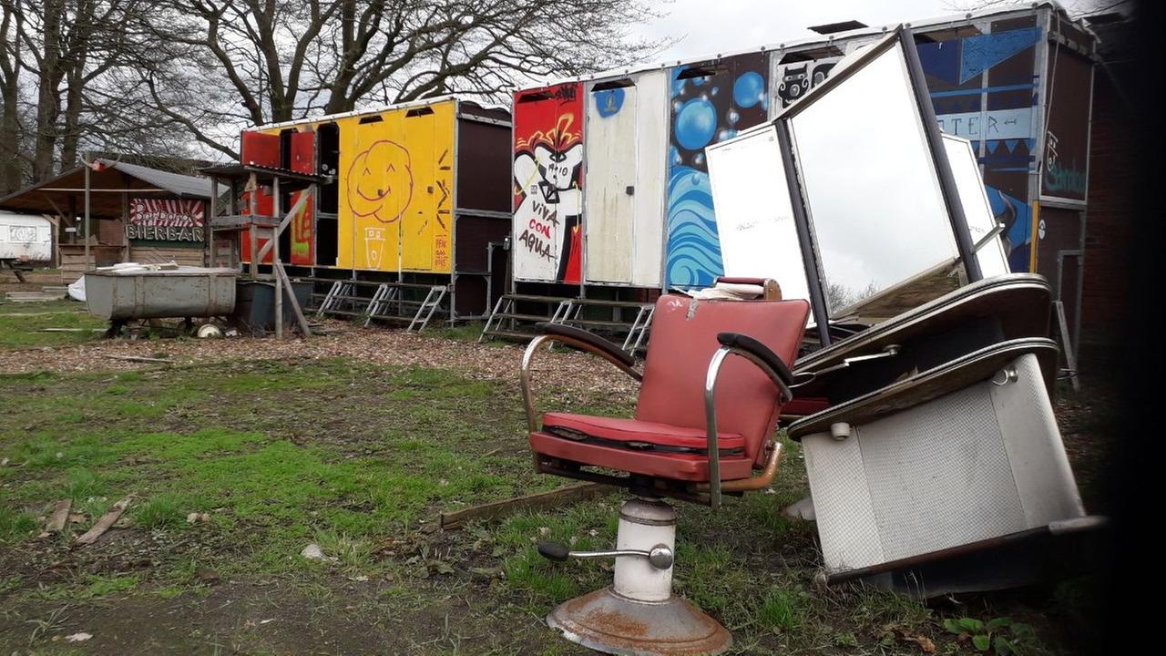 Bunte Bauwagen im Kliemannsland Bunte Bauwagen im Kliemannsland