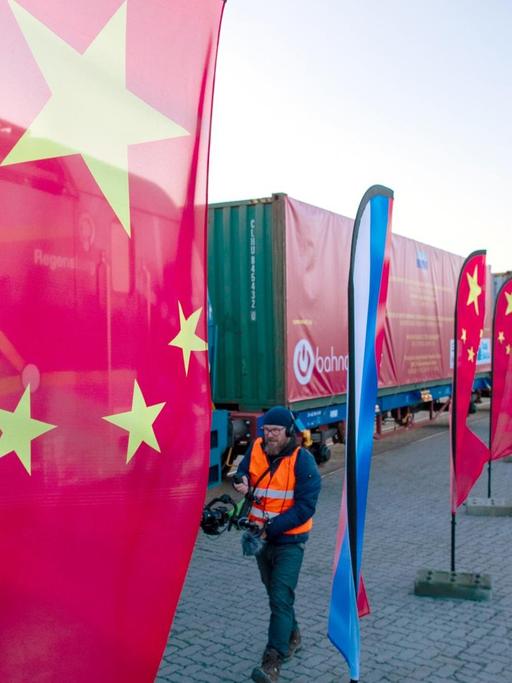 In Sassnitz fährt der erste Containerzug als Teil der chinesischen Seidenstraßeninitiative ein.