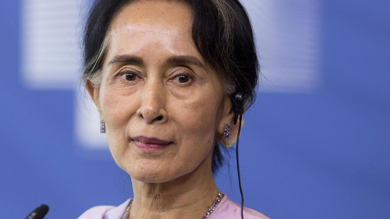 Aung San Suu Kyi bei einem Besuch in Brüssel im Jahr 2017 Aung San Suu Kyi bei einem Besuch in Brüssel im Jahr 2017