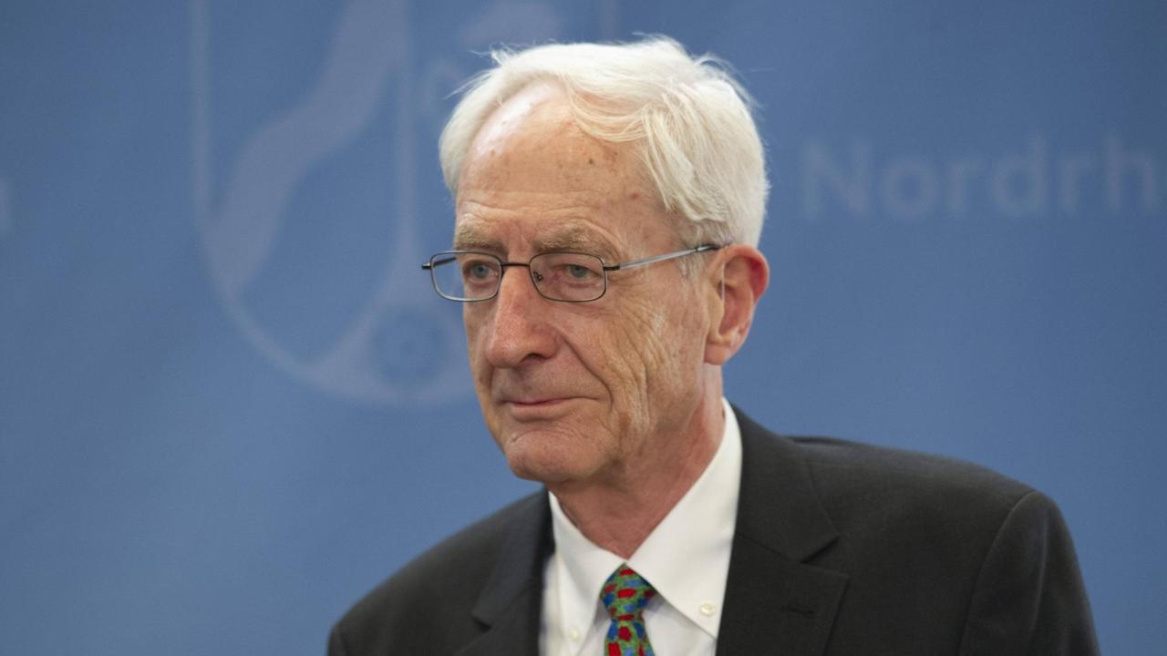 Jürgen Schmude bei der Verleihung des Verdienstordens des Landes Nordrhein-Westfalen in Düsseldorf am 14.05.2019
Jürgen Schmude bei der Verleihung des Verdienstordens des Landes Nordrhein-Westfalen in Düsseldorf am 14.05.2019