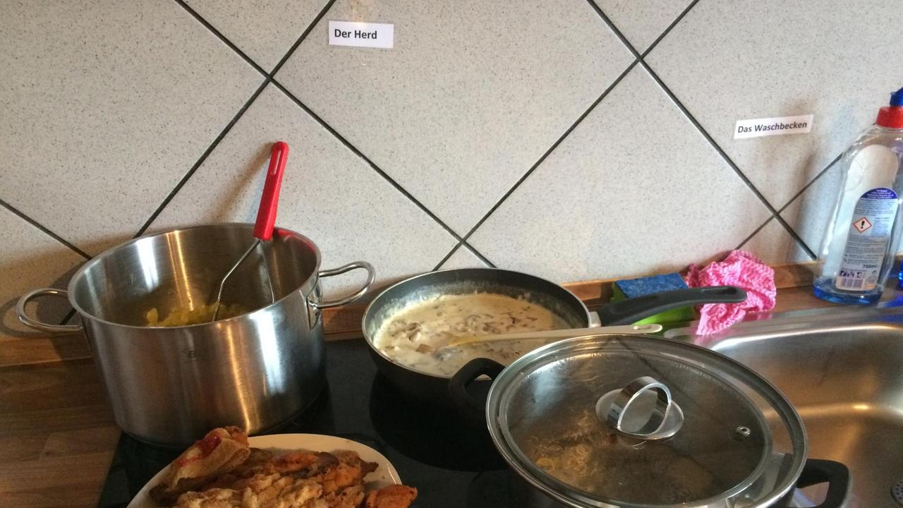 Alle Gegenstände in der WG werden beschriftet. Alle Gegenstände in der WG werden beschriftet.