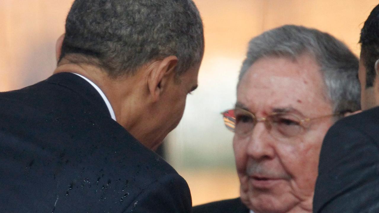 Händeschütteln zwischen US-Präsident Barack Obama und Kubas Präsident Raúl Castro.