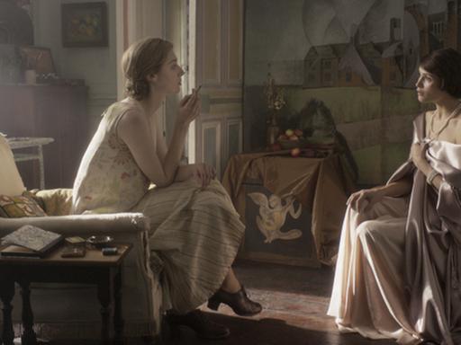Starke Frauen: Szenenfoto aus "Vita und Virginia" (2018) der britischen Regisseurin Chanya Button.
