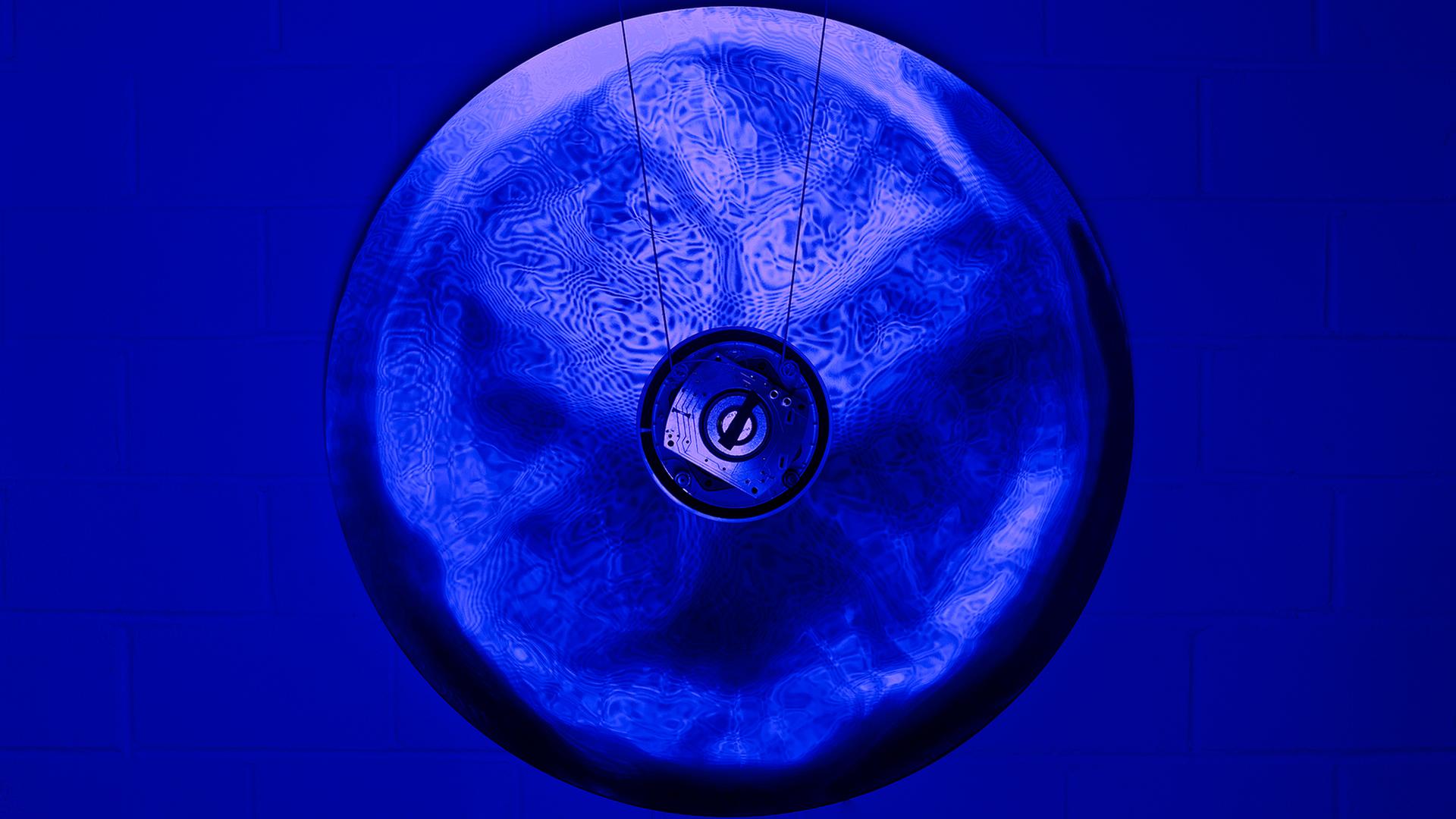 Haroon Mirza, Bitbang Mirror, 2015 (Prototype 9) Haroon Mirza, Bitbang Mirror, 2015 (Prototype 9)