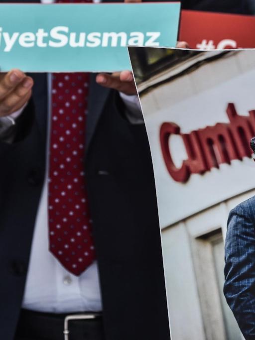 Ein Demonstrant vor dem Istanbuler Gericht hält ein Porträt des türkischen Journalisten Kadri Gürsel.