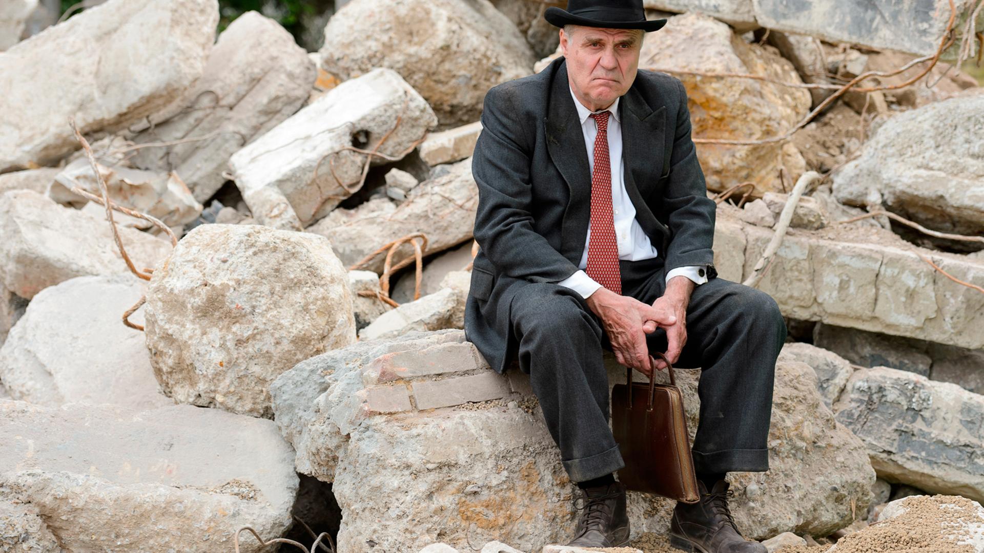 Josef Bierbichler spielt die Hauptrolle im Film "Landauer - Der Präsident" Josef Bierbichler spielt die Hauptrolle im Film "Landauer - Der Präsident"