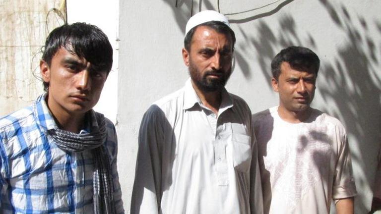 Zakir Ali Nazary (Mitte), Ghulam Nazary (rechts) und Zakir Alis Sohn Zakir Ali Nazary (Mitte), Ghulam Nazary (rechts) und Zakir Alis Sohn