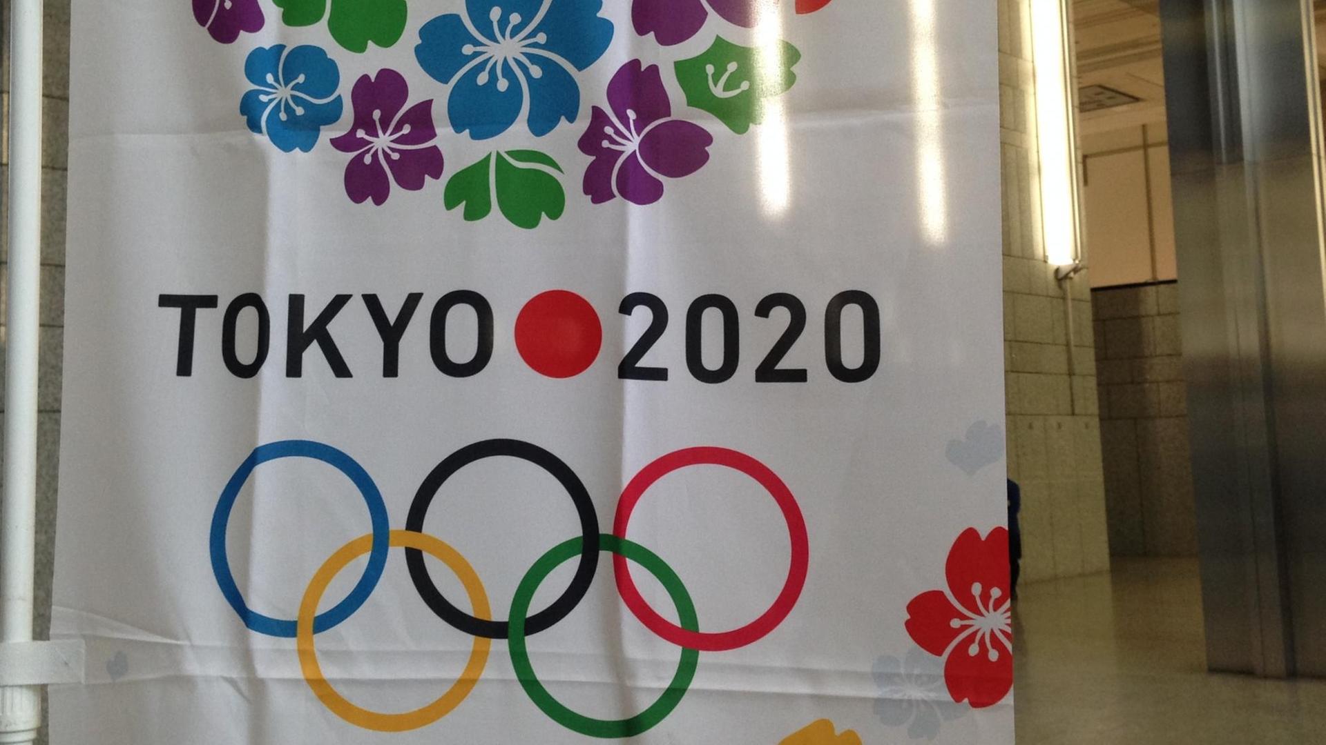 Ein Banner von Olympia 2020 in Tokio Ein Banner von Olympia 2020 in Tokio