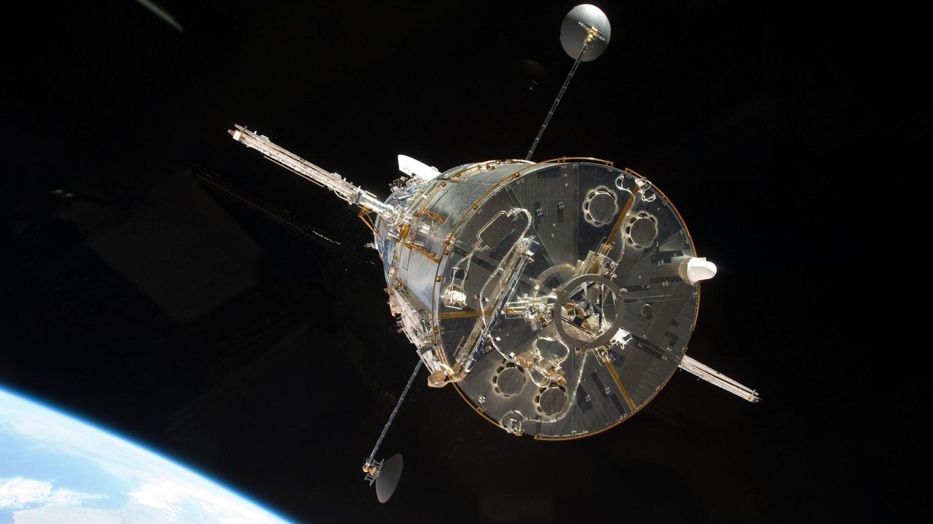 Ein Satellit im Welt-Raum Ein Satellit im Welt-Raum