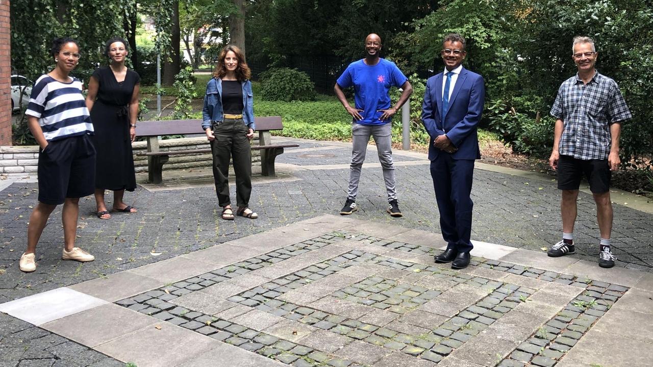 Hadija Haruna-Oelker, Veronica Laleye, Nil Çakmak, Yared Dibaba, Michael Paweletz, Lorenz Rollhäuser (v.lks.) Hadija Haruna-Oelker, Veronica Laleye, Nil Çakmak, Yared Dibaba, Michael Paweletz, Lorenz Rollhäuser (v.lks.)