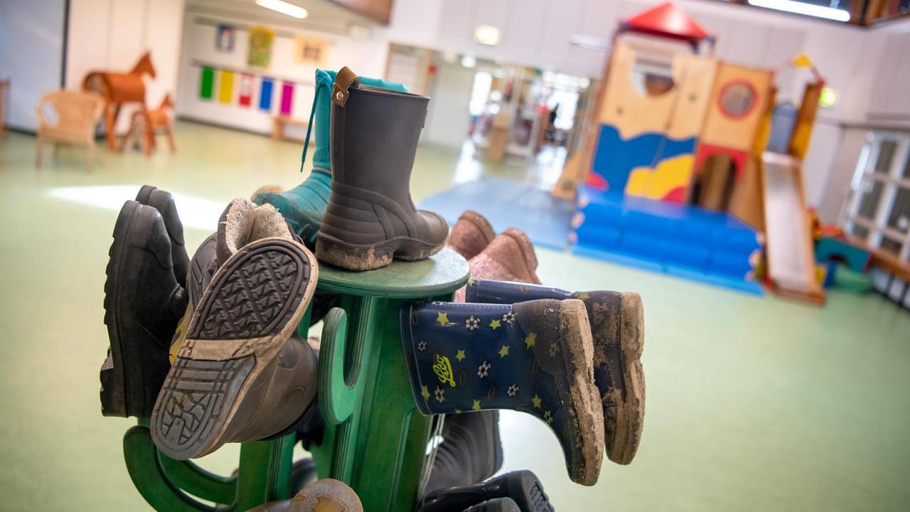Ein leerer Aufenthaltsraum in einer geschlossenen Kita in Bremen Ein leerer Aufenthaltsraum in einer geschlossenen Kita in Bremen