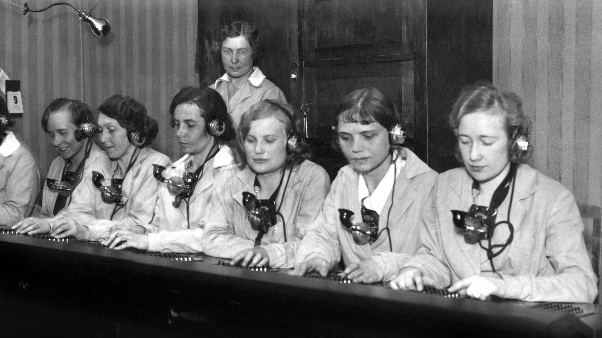 Telefonistinnen, 1930er Jahre, Deutschland, Europa Telefonistinnen, 1930er Jahre, Deutschland, Europa