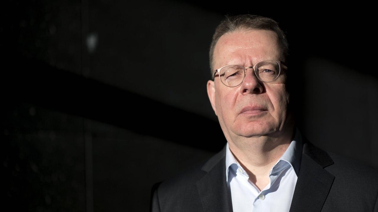 Felix Matthes posiert für ein Pressefoto.
Felix Matthes posiert für ein Pressefoto.