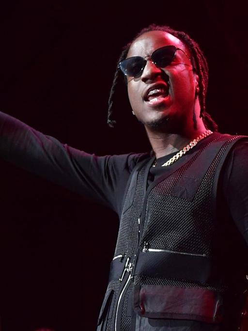 Der Rapper K Camp auf der Bühne beim at Super Bowl im Centennial Olympic Park 2019 in Atlanta, Georgia.