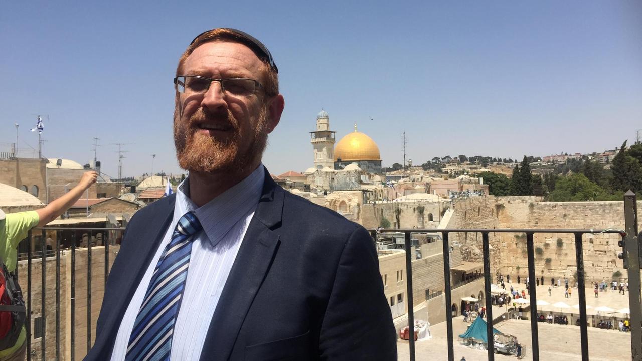 Der israelische Knesset-Abgeordnete Yehuda Glick am Tempelberg in Jerusalem. Der israelische Knesset-Abgeordnete Yehuda Glick am Tempelberg in Jerusalem.