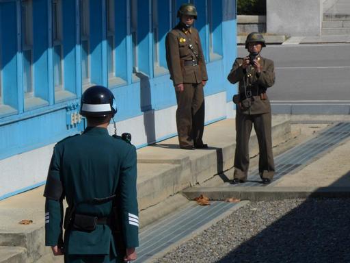Grenze bei Panmunjom zwischen Süd und Nordkorea (Blick nach Nordkorea)