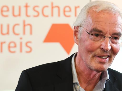 Der Autor Bodo Kirchhoff nach dem Gewinn des Deutschen Buchpreises 2016