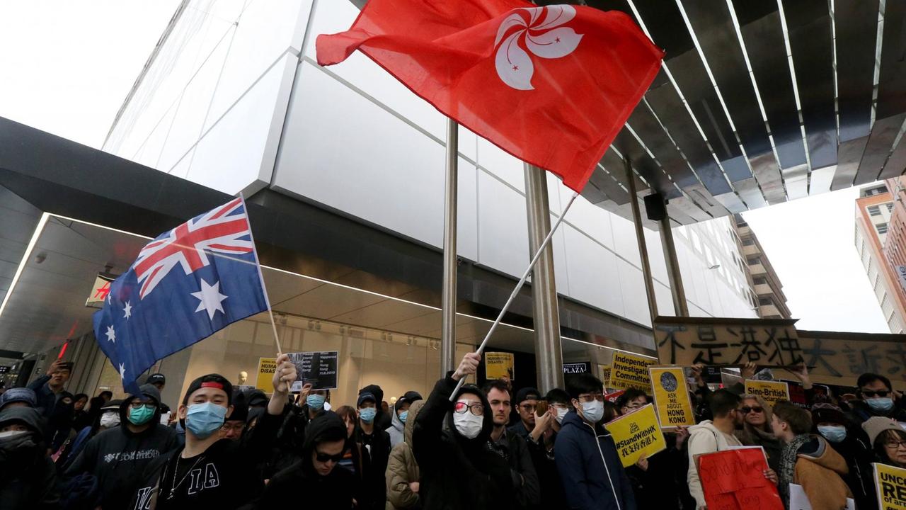 Sympathisanten der Honkonger Demokratiebewegung demonstrieren in der australischen Stadt Adelaide