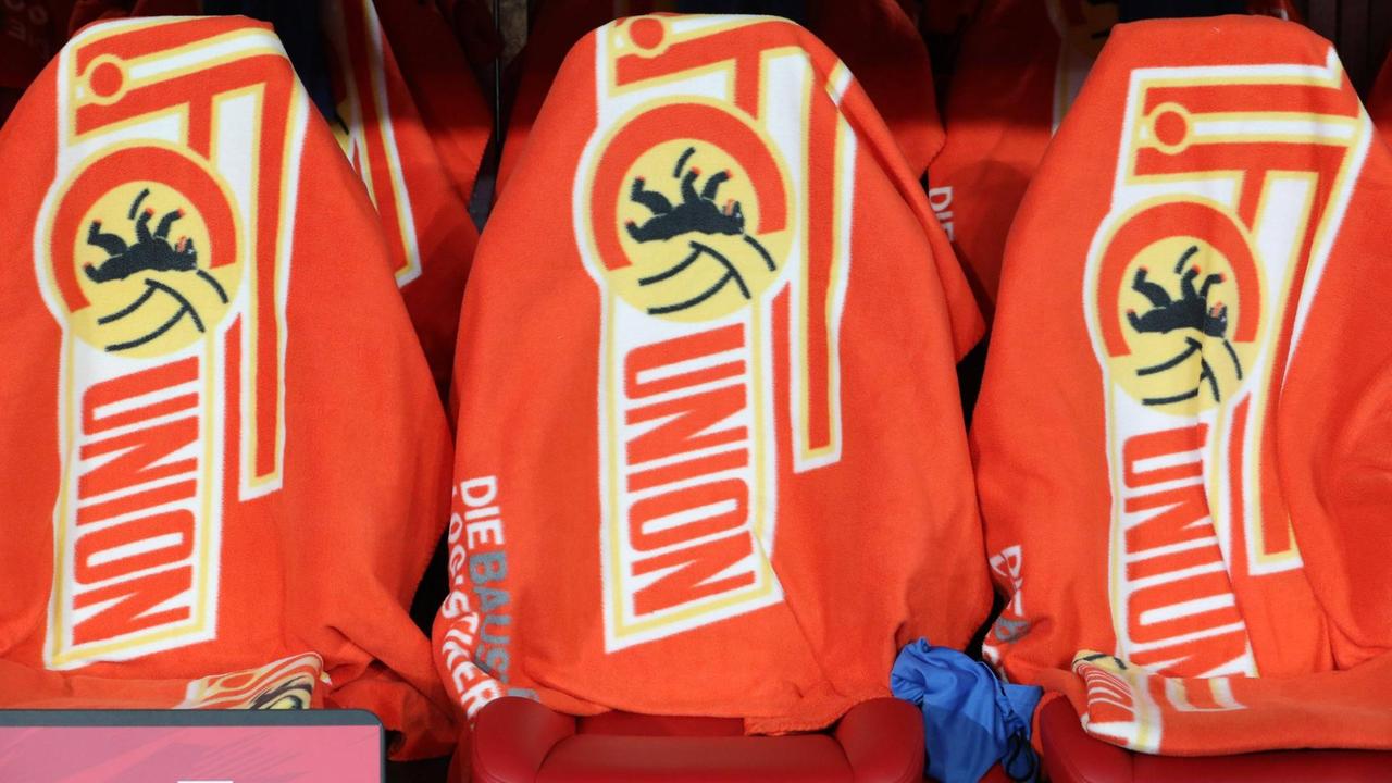 Das Foto zeigt Decken mit dem Logo Union Berlin.