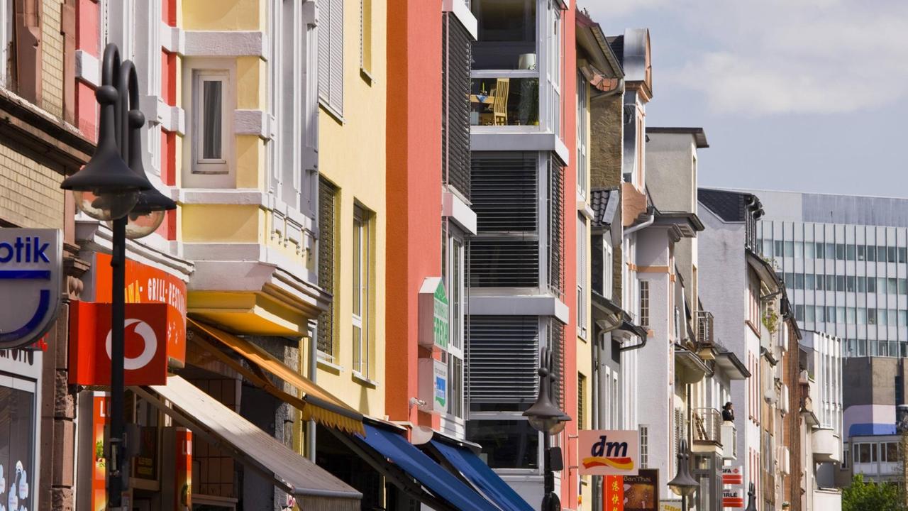 Geschäfte in der Leipziger Straße in Frankfurt am Main. Geschäfte in der Leipziger Straße in Frankfurt am Main.