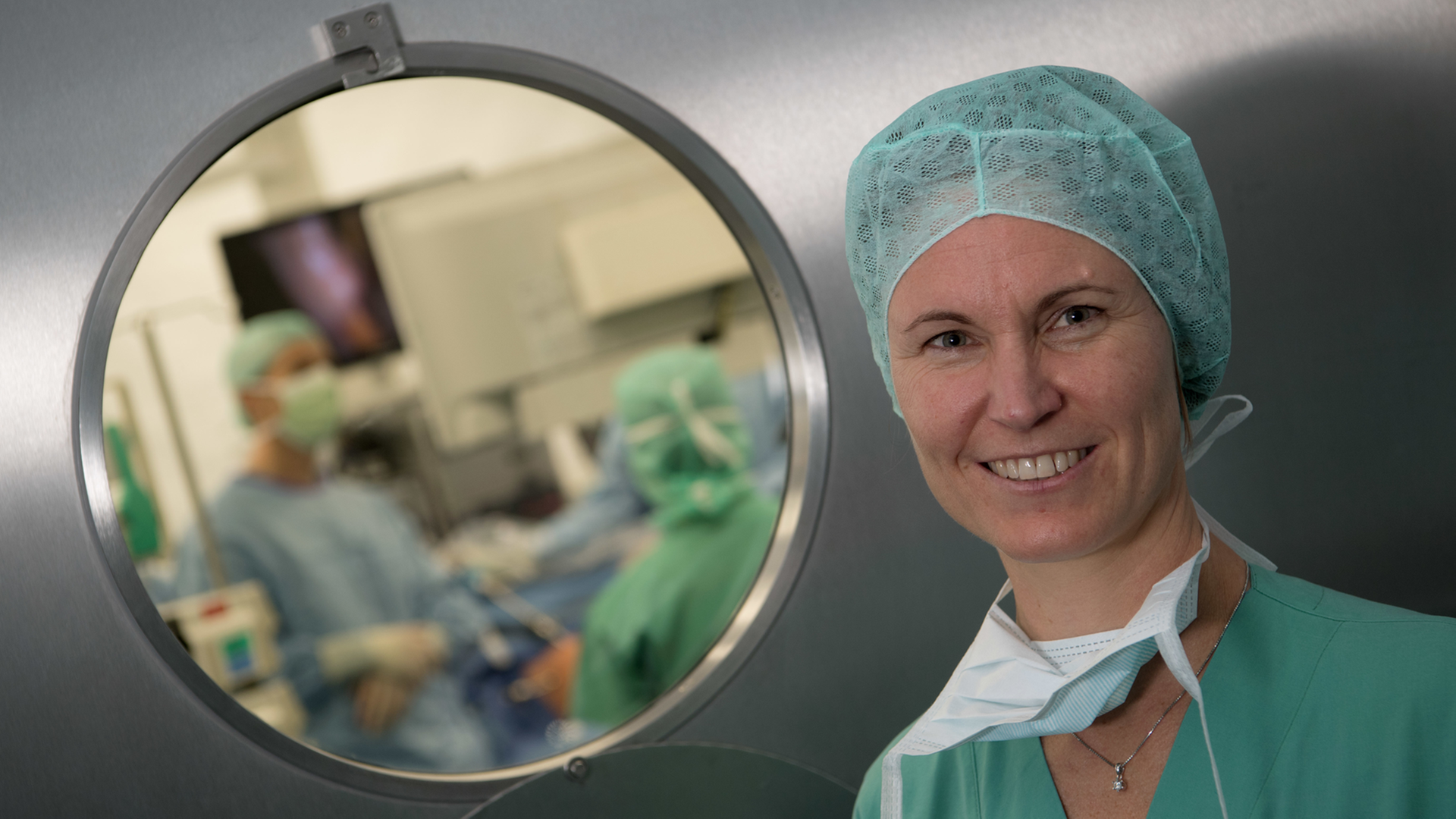 Sara Brucker, Ärztliche Direktorin des Forschungsinstituts für Frauengesundheit der Universität Tübingen, hat die erste Gebärmuttertransplantation in Deutschland hinbekommen. Sara Brucker, Ärztliche Direktorin des Forschungsinstituts für Frauengesundheit der Universität Tübingen, hat die erste Gebärmuttertransplantation in Deutschland hinbekommen.