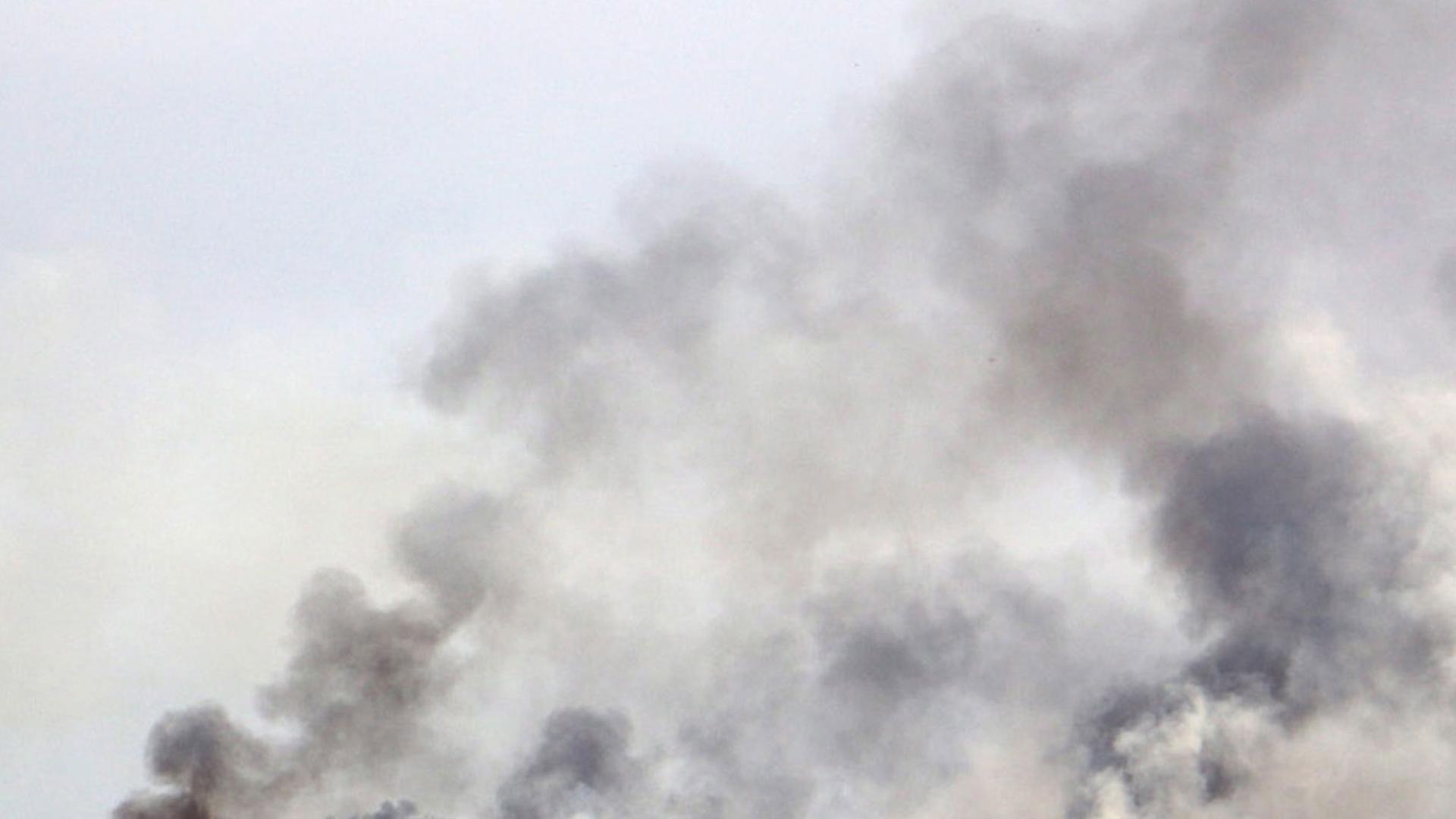 Rauch nach Kämpfen zwischen irakischen Truppen und der Terrormiliz IS südlich von Tikrit. Rauch nach Kämpfen zwischen irakischen Truppen und der Terrormiliz IS südlich von Tikrit.