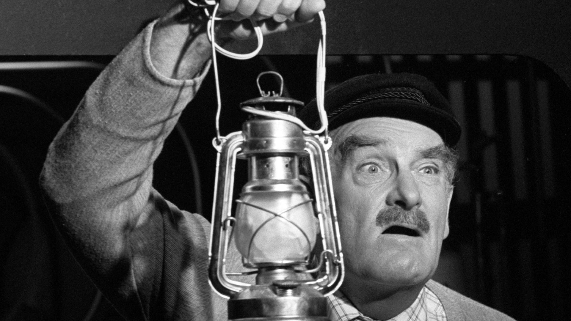 Der Kabarettist Jürgen von der Manger, aufgenommen am 02.11.1981. Der Kabarettist Jürgen von der Manger, aufgenommen am 02.11.1981.