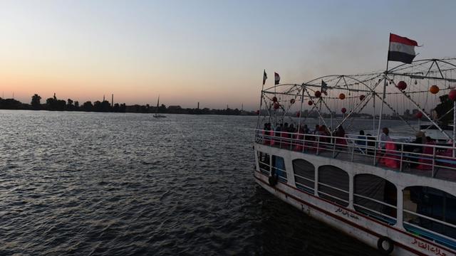 Schiffe auf dem Nil sind ein beliebtes Transportmittel in Kairo.