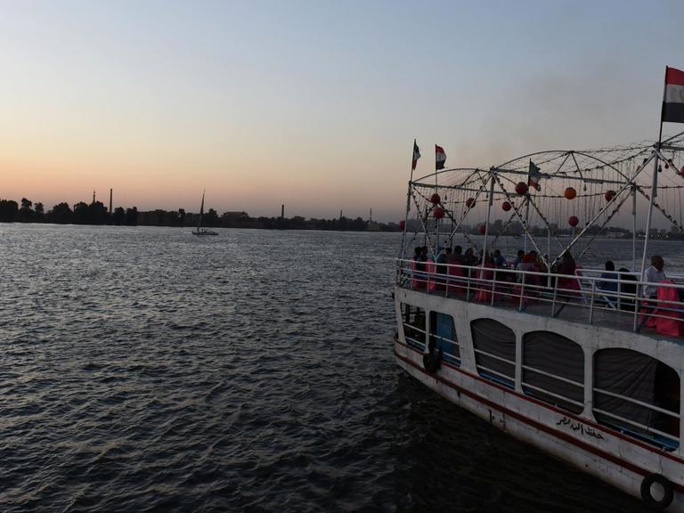 Schiffe auf dem Nil sind ein beliebtes Transportmittel in Kairo.