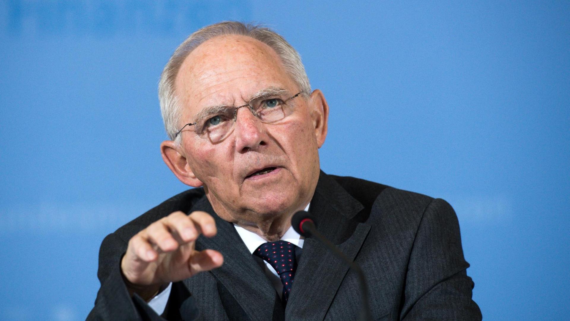 Bundesfinanzminister Wolfgang Schäuble sieht die Verantwortung für den unionsinternen Streit allein bei der CSU. Bundesfinanzminister Wolfgang Schäuble sieht die Verantwortung für den unionsinternen Streit allein bei der CSU.