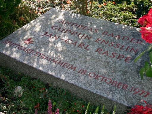 Das Grab von Andreas Baader, Gudrun Ensslin und Jan-Carl Raspe auf dem Friedhof in Stuttgart-Degerloch am 06. Oktober 2007. Die führenden Köpfe der RAF (Rote-Armee-Fraktion) hatten am 18. Oktober 1977 im Gefängnis in Stuttgart-Stammheim Selbstmord verübt und wurden am 27. Oktober 1977 beerdigt.