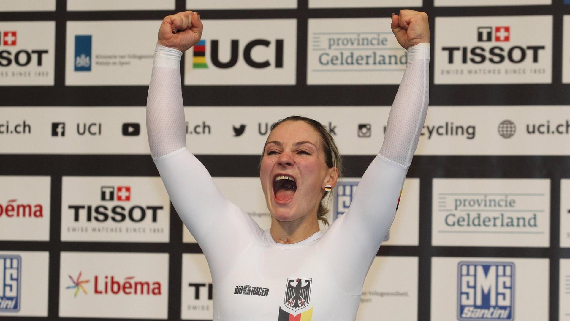 Kristina Vogel jubelt bei der Bahnrad-WM in Apeldoorn