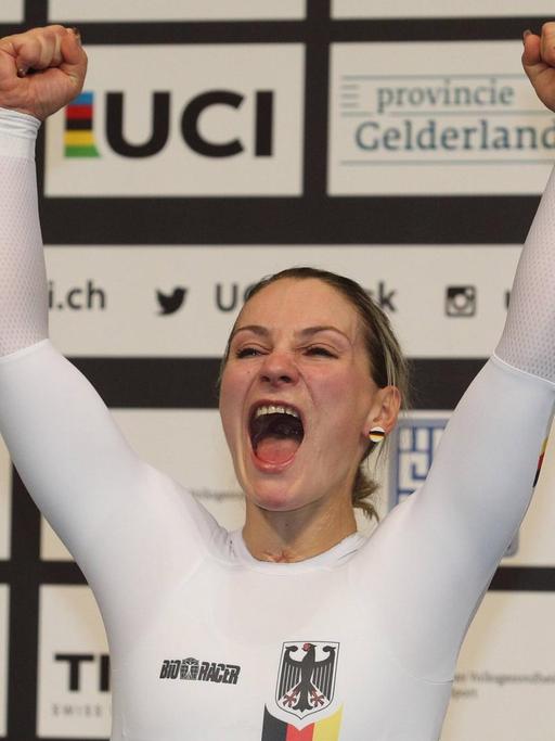 Kristina Vogel jubelt bei der Bahnrad-WM in Apeldoorn