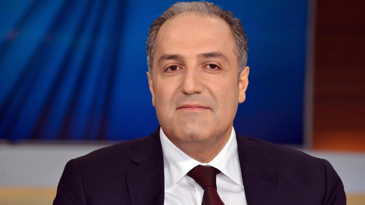 Mustafa Yeneroglu, Abgeordneter der Großen Nationalversammlung der Türkei (AKP), aufgenommen am 24.04.2016 während der ARD-Talksendung "Anne Will" zum Thema "Abhängig von Erdogan - Zu hoher Preis für weniger Flüchtlinge?" in den Studios Berlin-Adlershof. Foto: Karlheinz Schindler Mustafa Yeneroglu, Abgeordneter der Großen Nationalversammlung der Türkei (AKP), aufgenommen am 24.04.2016 während der ARD-Talksendung "Anne Will" zum Thema "Abhängig von Erdogan - Zu hoher Preis für weniger Flüchtlinge?" in den Studios Berlin-Adlershof. Foto: Karlheinz Schindler