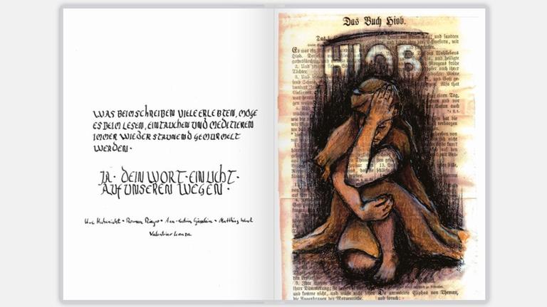 Die Doppelseite eines aufgeschlagenen Buches zeigt auf der rechten Seite eine zusammengekauerte menschliche Gestalt, die sich die Hand vor die Stirn hält, über ihrem Kopf steht, zur Eröffnung eines neuen Kapitels: "Das Buch Hiob",auf der linken Seite steht handschriftlich in geschwungenen Großbuchstaben u.a. die Widmung: "Was beim Schreiben viele erlebten, möge es beim Lesen, Eintauchen und Meditieren immer wieder staunend gemurmelt werden - Ja - dein Wort - ein Licht - auf unseren Wegen". Die Doppelseite eines aufgeschlagenen Buches zeigt auf der rechten Seite eine zusammengekauerte menschliche Gestalt, die sich die Hand vor die Stirn hält, über ihrem Kopf steht, zur Eröffnung eines neuen Kapitels: "Das Buch Hiob",auf der linken Seite steht handschriftlich in geschwungenen Großbuchstaben u.a. die Widmung: "Was beim Schreiben viele erlebten, möge es beim Lesen, Eintauchen und Meditieren immer wieder staunend gemurmelt werden - Ja - dein Wort - ein Licht - auf unseren Wegen".