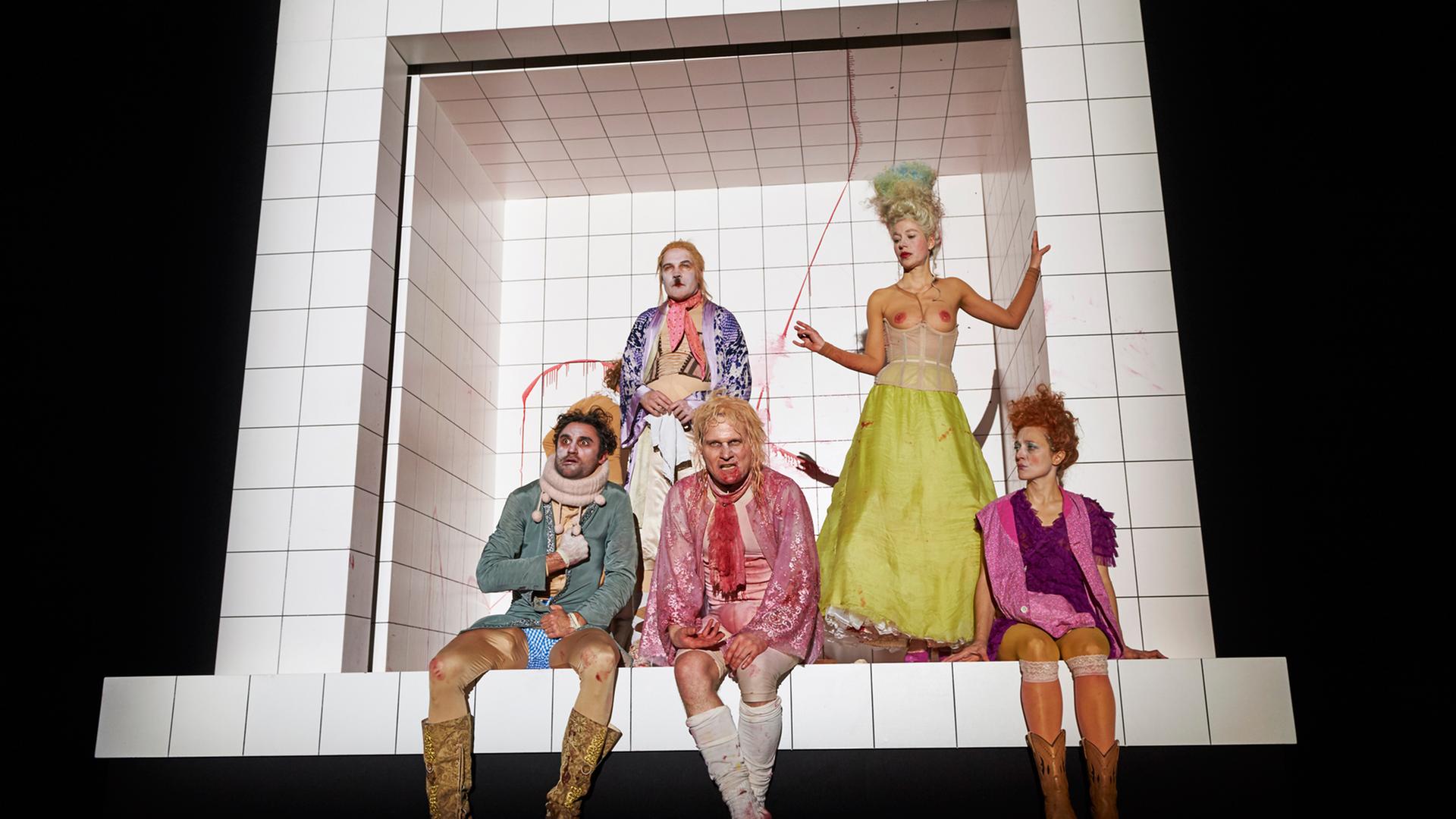 Szene aus "Der eingebildete Kranke" in der Inszenierung von Michael Thalheimer an der Berliner Schaubühne mit Renato Schuch, Ulrich Hoppe, Peter Moltzen, Jule Böwe, Regine Zimmermann. Szene aus "Der eingebildete Kranke" in der Inszenierung von Michael Thalheimer an der Berliner Schaubühne mit Renato Schuch, Ulrich Hoppe, Peter Moltzen, Jule Böwe, Regine Zimmermann.