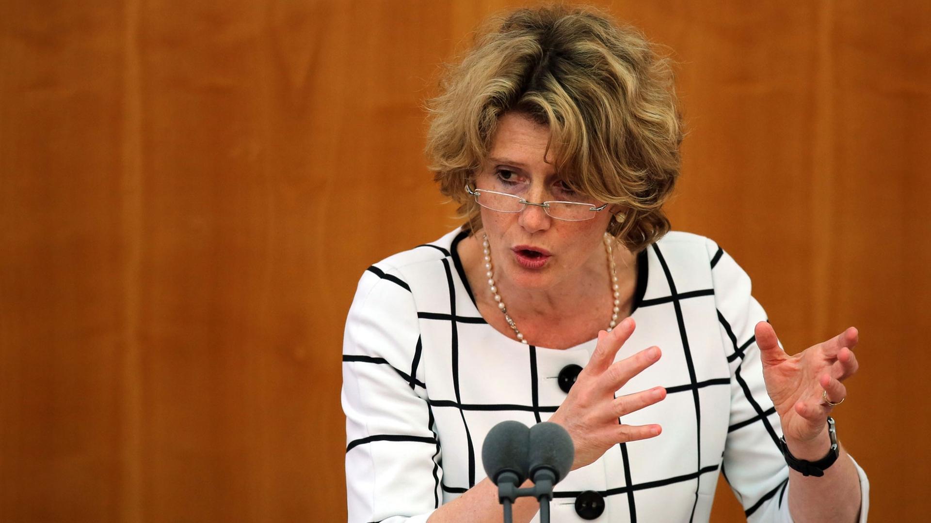 Die stellvertretende Ministerpräsidentin und Wirtschaftsministerin von Rheinland-Pfalz, Eveline Lemke (Bündnis 90/Die Grünen) Die stellvertretende Ministerpräsidentin und Wirtschaftsministerin von Rheinland-Pfalz, Eveline Lemke (Bündnis 90/Die Grünen)