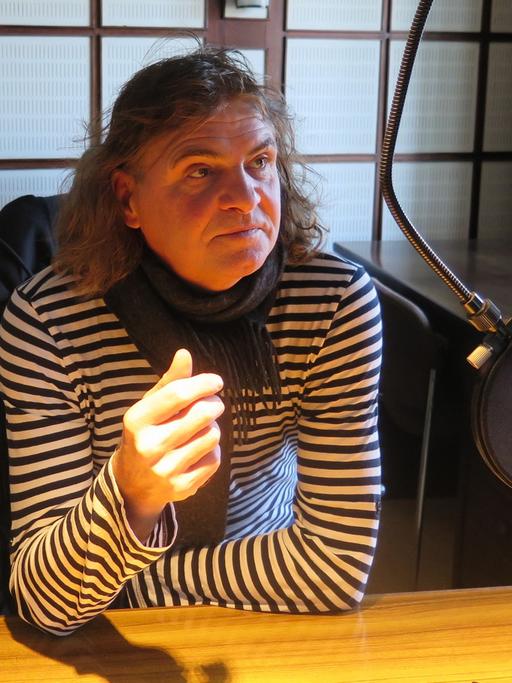 Der Musiker Hans-Eckardt Wenzel war zu Gast in der Sendung "Tonart" im Deutschlandradio Kultur.