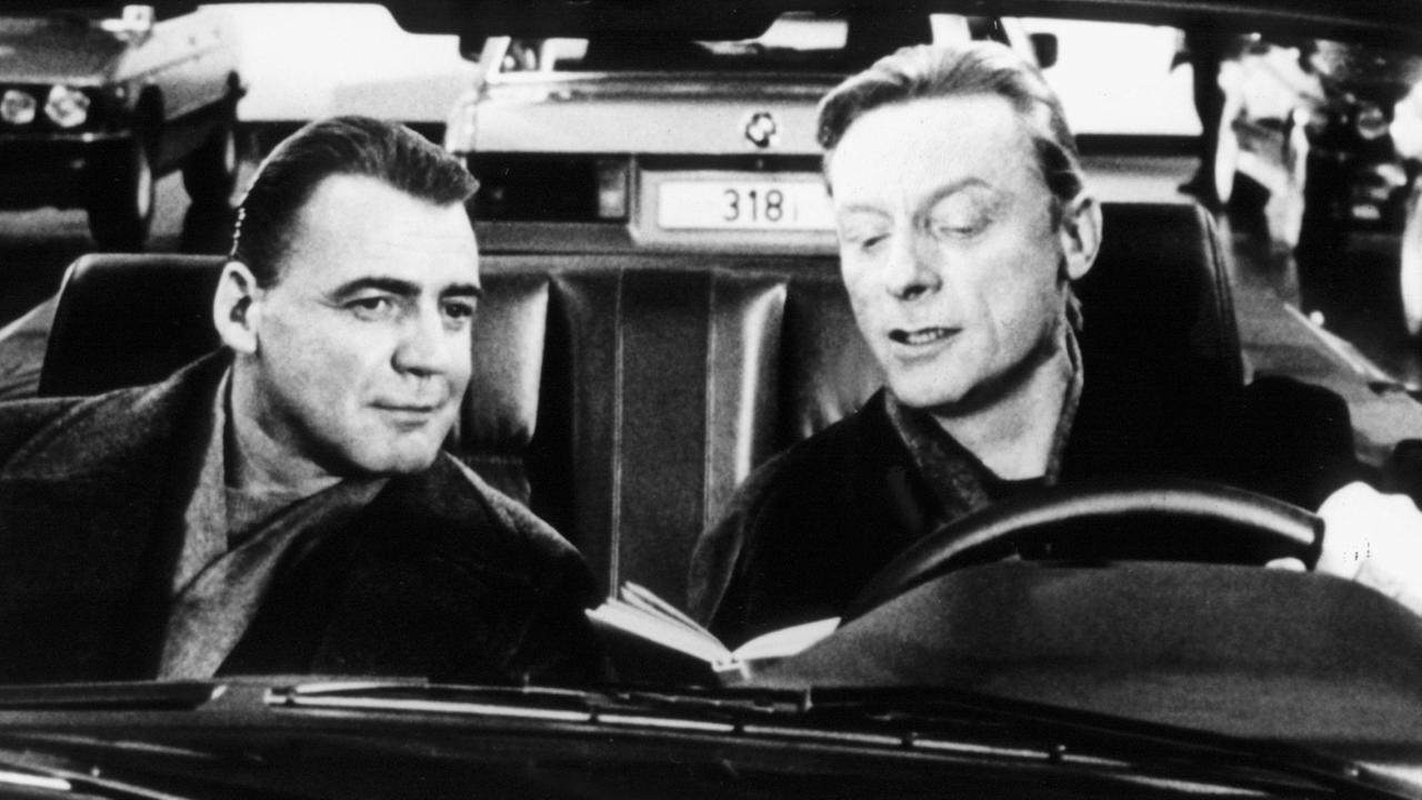 Bruno Ganz (l) als Damiel und Otto Sander als Cassiel im "Der Himmel über Berlin" Bruno Ganz (l) als Damiel und Otto Sander als Cassiel im "Der Himmel über Berlin"